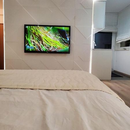 Sleep And Drive White Apartment Sarajevo Exterior foto