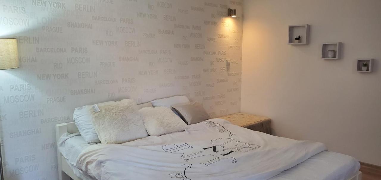 Sleep And Drive White Apartment Sarajevo Exterior foto