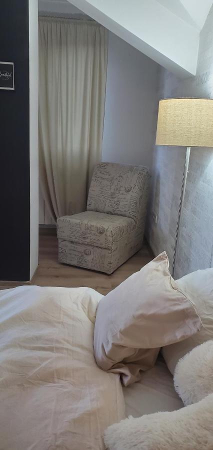 Sleep And Drive White Apartment Sarajevo Exterior foto