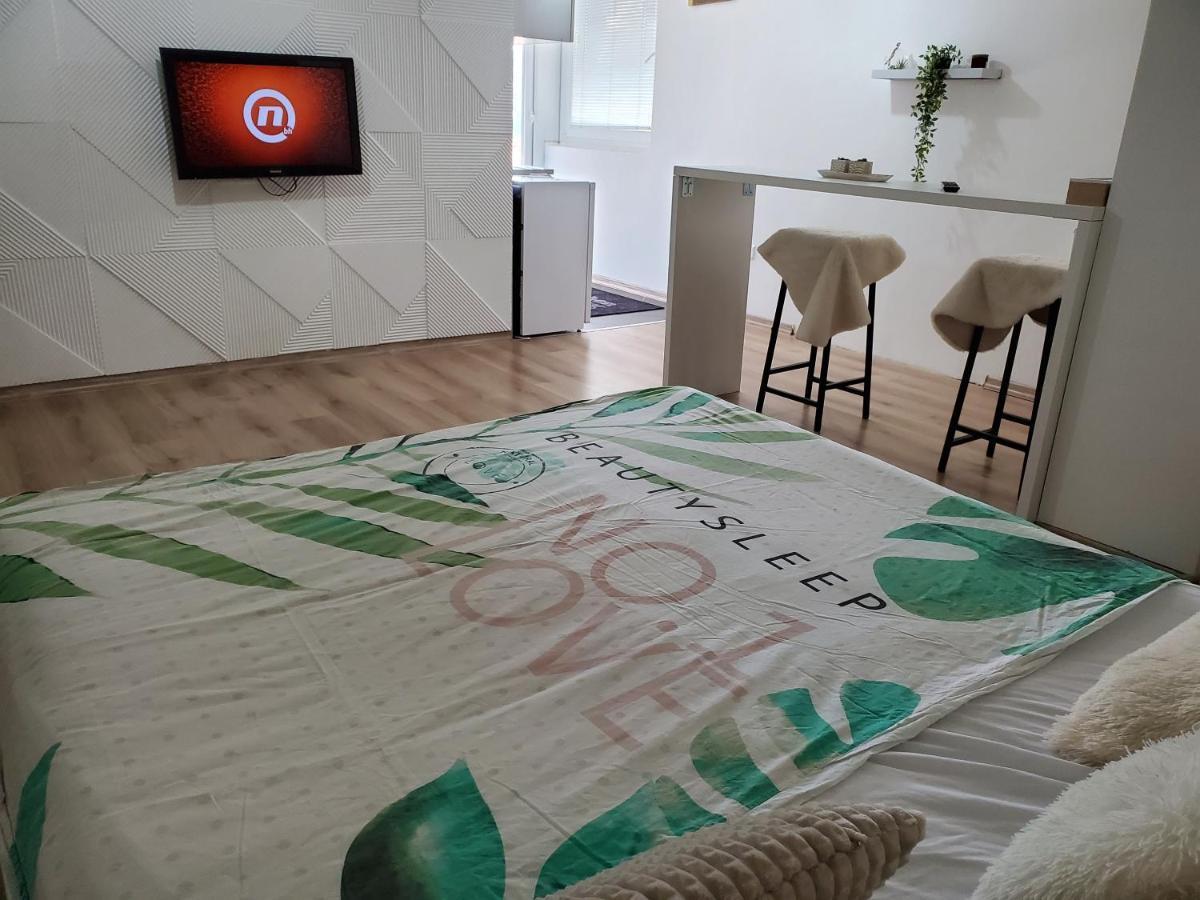 Sleep And Drive White Apartment Sarajevo Exterior foto