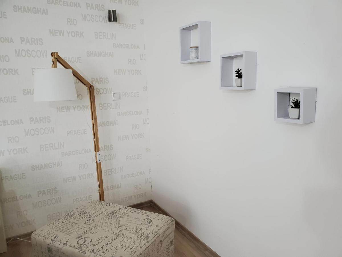 Sleep And Drive White Apartment Sarajevo Exterior foto