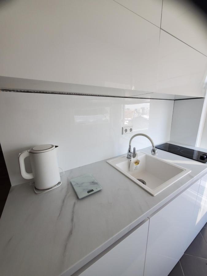 Sleep And Drive White Apartment Sarajevo Exterior foto